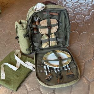 Stylish Green Backpack with Bottle Holder